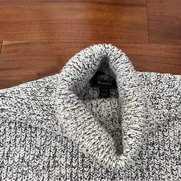ROOTS Snowy Fox Turtleneck - Picture 4 of 7